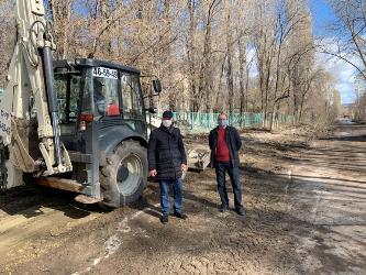 Вячеслав Доронин осмотрел ремонт тротуаров на объектах Заводского района 